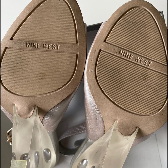 NINE WEST SILVER TOBAGO TRANSLUCENT WEDGE. SIZE 7.5 - Picture 8 of 11